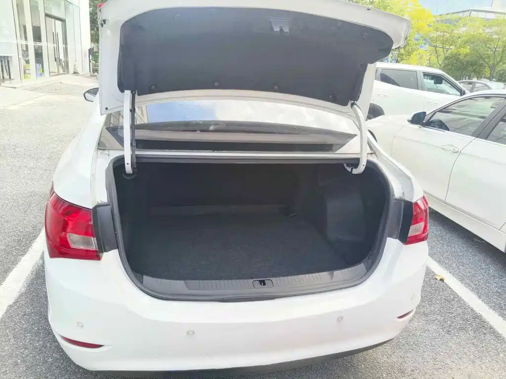 Photo 13 - Buick Excelle