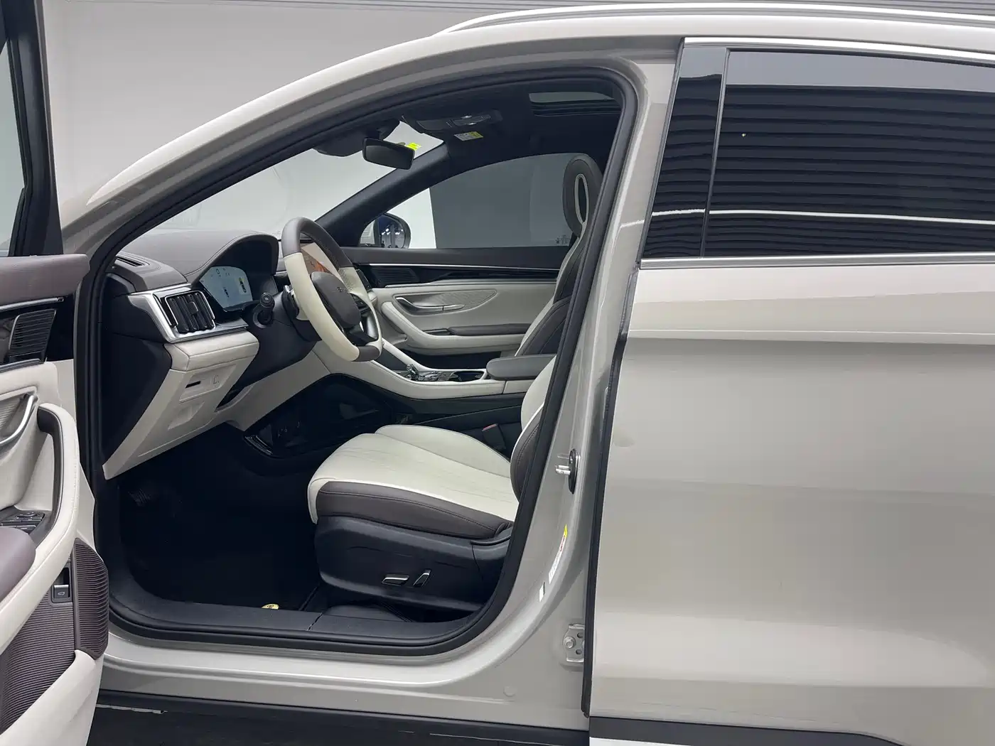 BYD Song PLUS PHEV 2025 DM-i Smart Drive Edition 112KM Noble фото 16