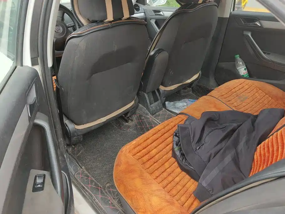 Photo 11 - Volkswagen Jetta
