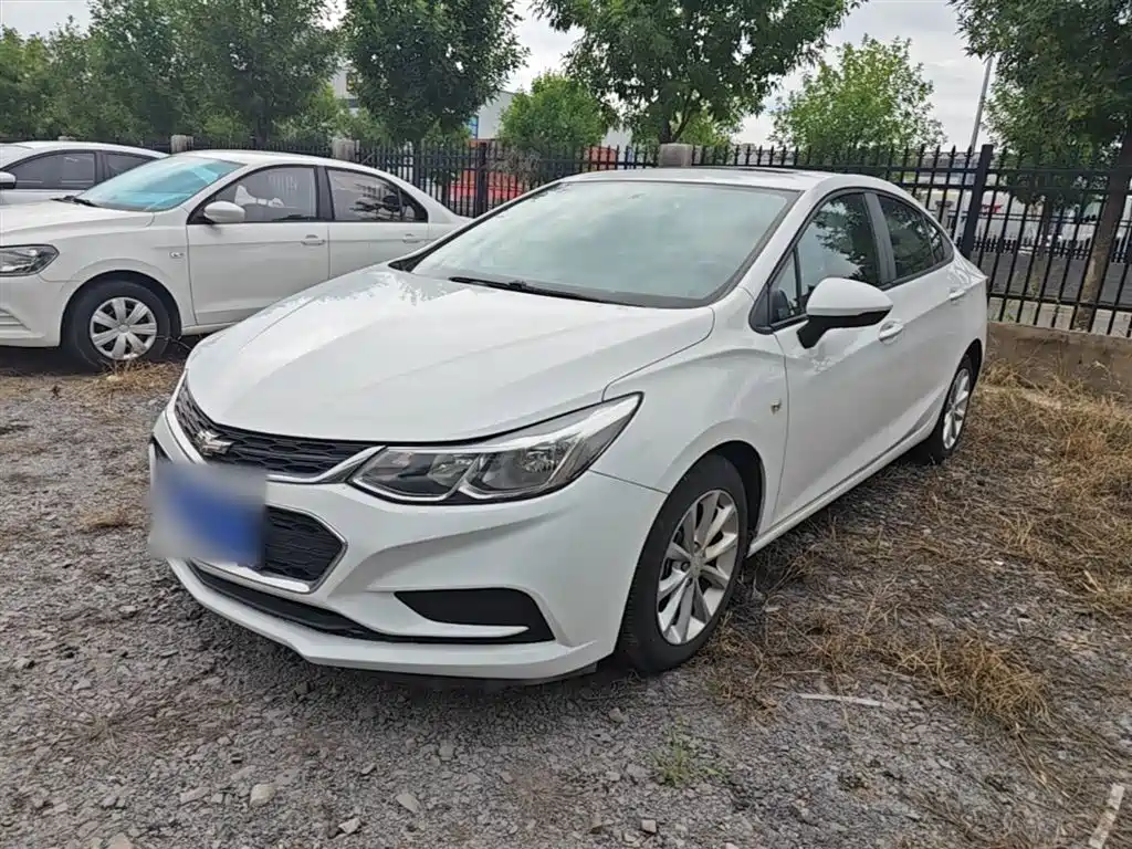 Chevrolet Cruze 2018 320 Automatic Pioneer Sunroof Edition фото 2