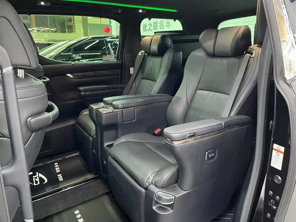 Toyota Vellfire 2021 Crown Hybrid 2.5L HV Premium Edition фото 9