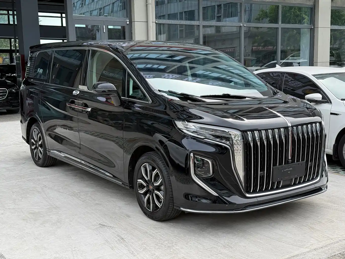 Hongqi HQ9 2023 2.0T Smart Connect Flag Joy Edition фото 3
