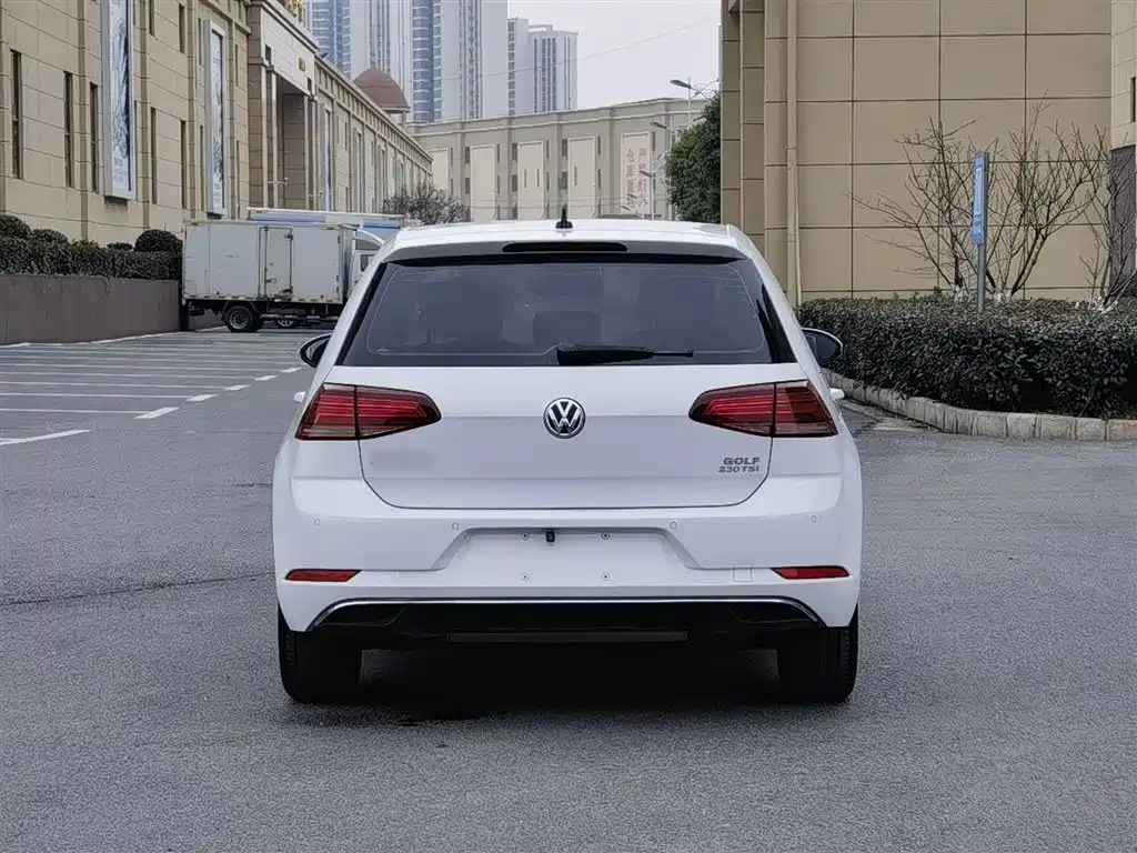 Volkswagen Golf 2018 230TSI Automatic Comfort фото 24