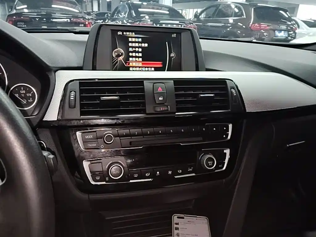 BMW 3 Series 2017 320i M Sport фото 13
