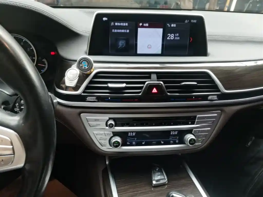 BMW 7 Series 2017 730Li Leading Edition фото 13