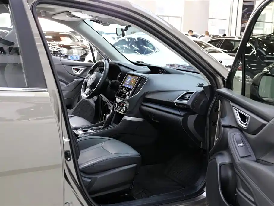 Subaru Forester 2021 2.0i Luxury Edition with EyeSight фото 17