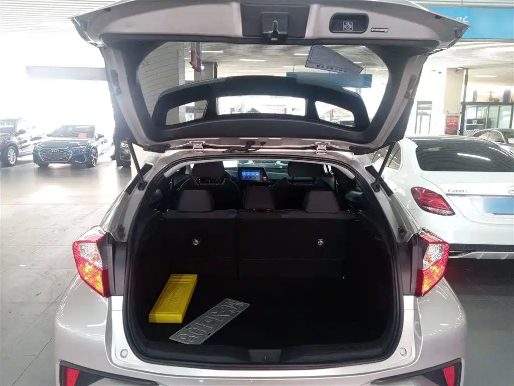 Toyota C-HR 2021 2.0L Comfort Edition фото 15