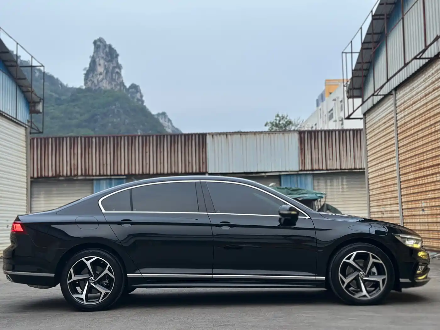 Volkswagen Magotan 2025 Facelift Public Edition 330TSI DSG Luxury фото 5