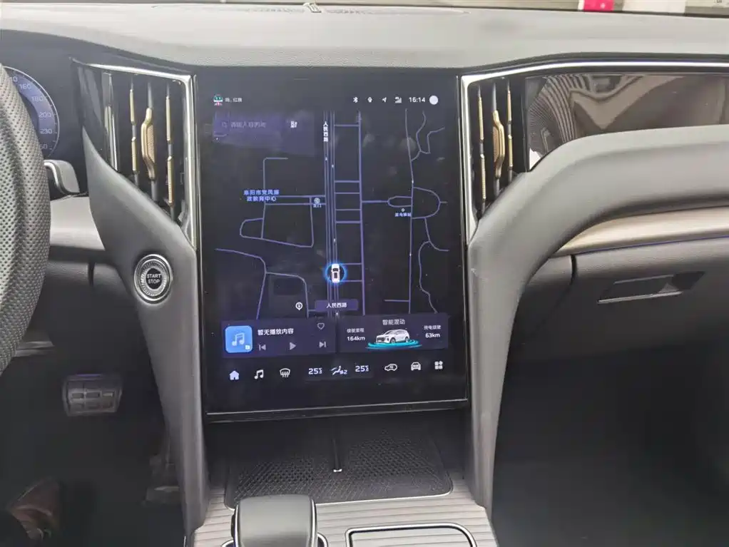Hongqi HS7 PHEV 2024 2.0T PHEV 4WD Flagship Edition 6-seater фото 15