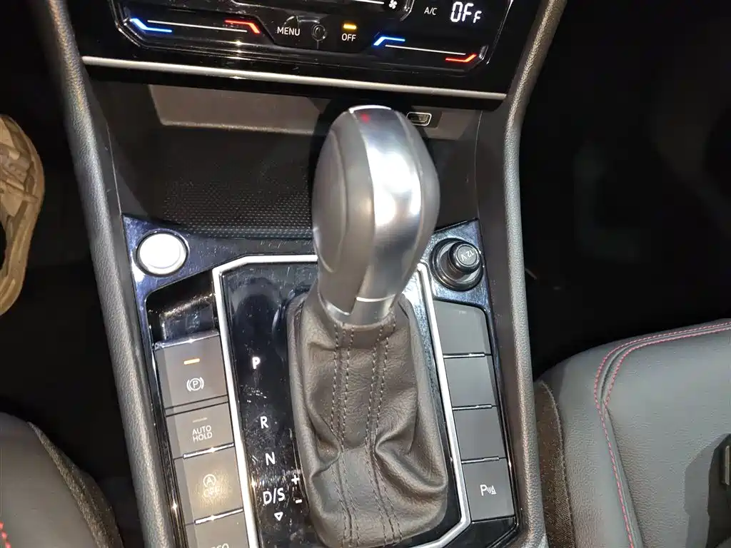 Volkswagen Lavida 2024 Model 300TSI DSG Starlight Leading Edition фото 14