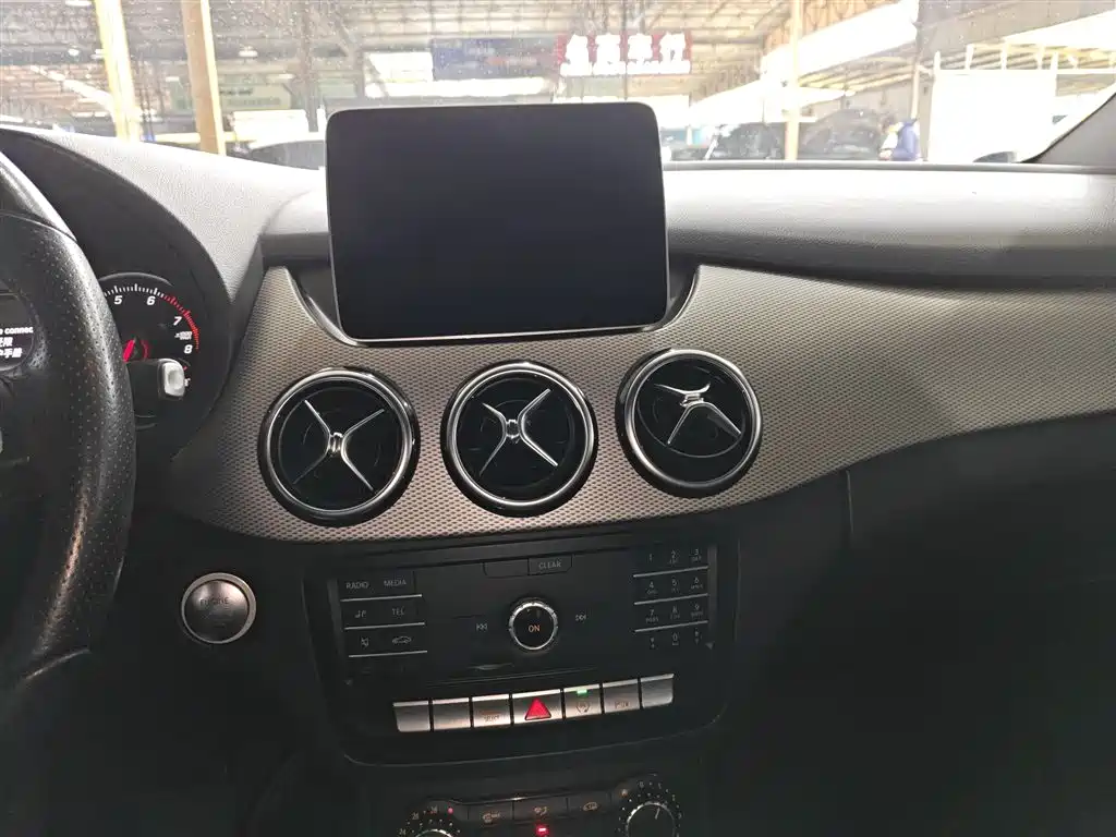 Mercedes-Benz B-Class 2018 B 200 Sport фото 8
