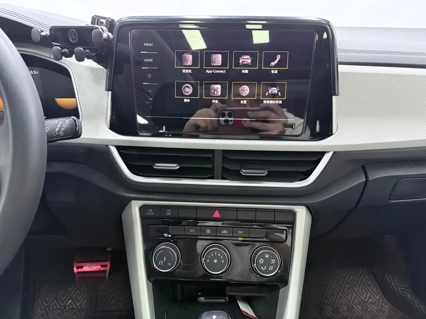 VOLKSWAGEN T ROC EXPLORING SONGS