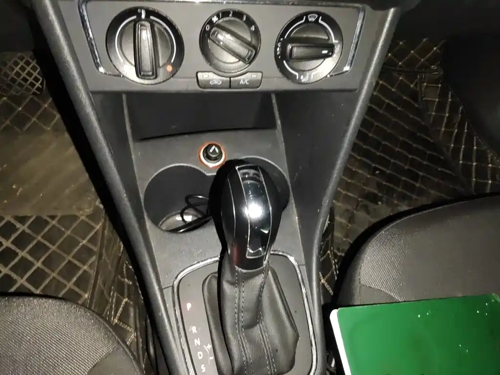 Volkswagen Polo 2014 1.6L Automatic Comfort Edition фото 7