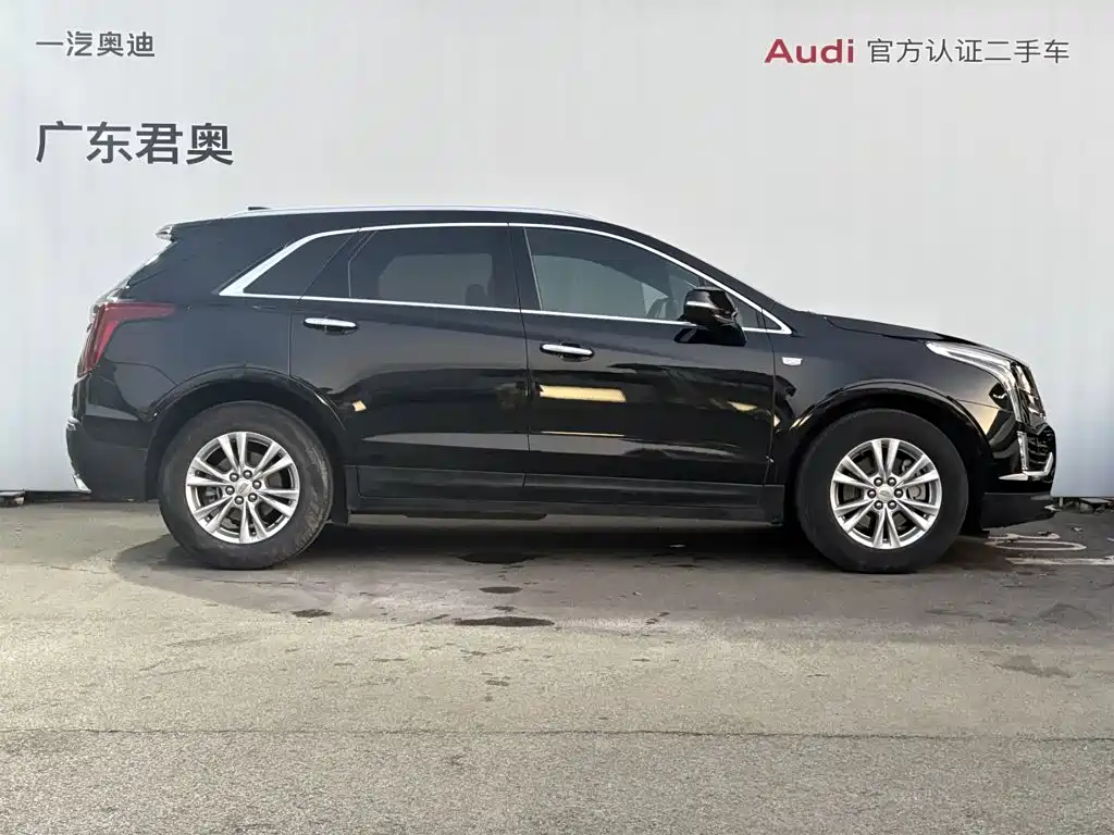Photo 3 - Cadillac XT5