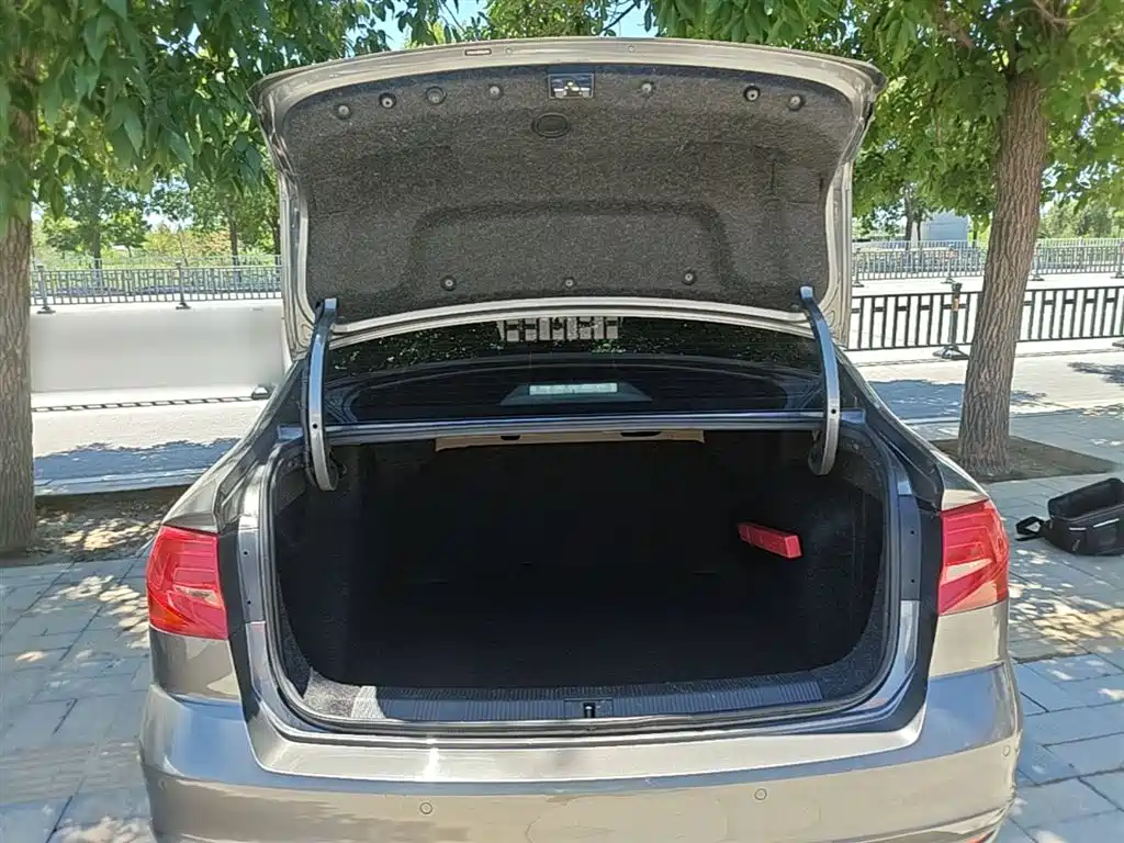 Volkswagen Bora 2016 Model 1.6L Automatic Fashion фото 19