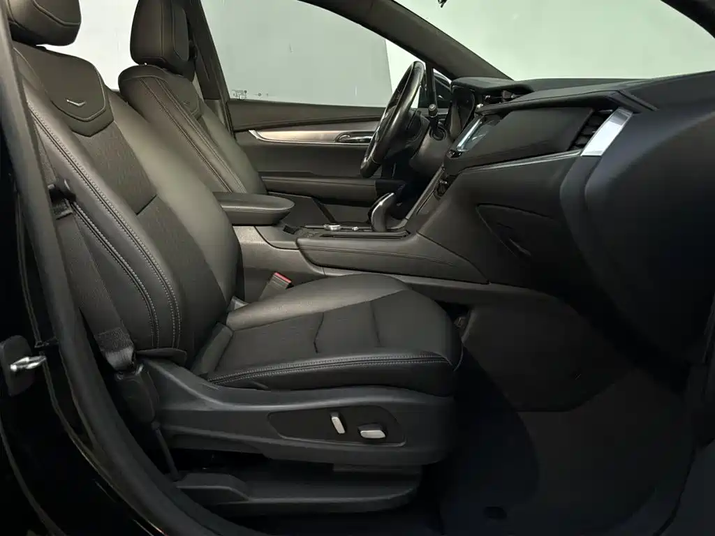 Photo 14 - Cadillac XT5