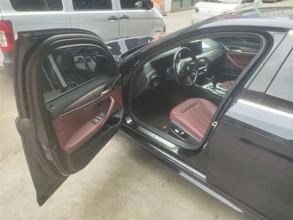 BMW 5 Series 2022 Facelift 530Li Leading M Sport Package фото 16