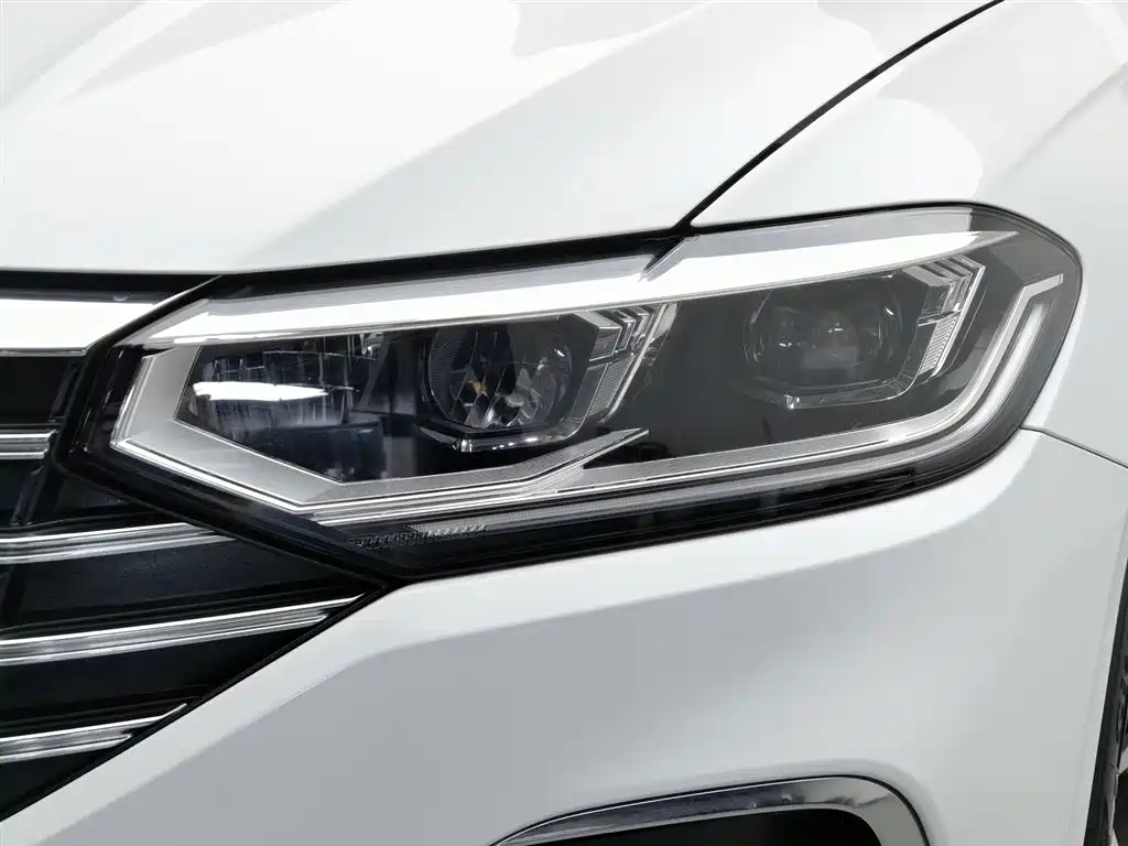 Volkswagen Lavida 2023 1.5L Auto Five Million Edition фото 7