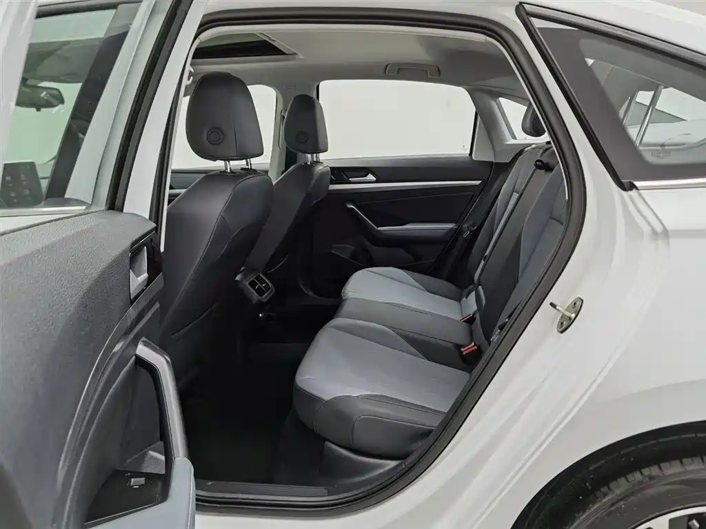 Volkswagen Lavida 2023 1.5L Auto Five Million Edition фото 15