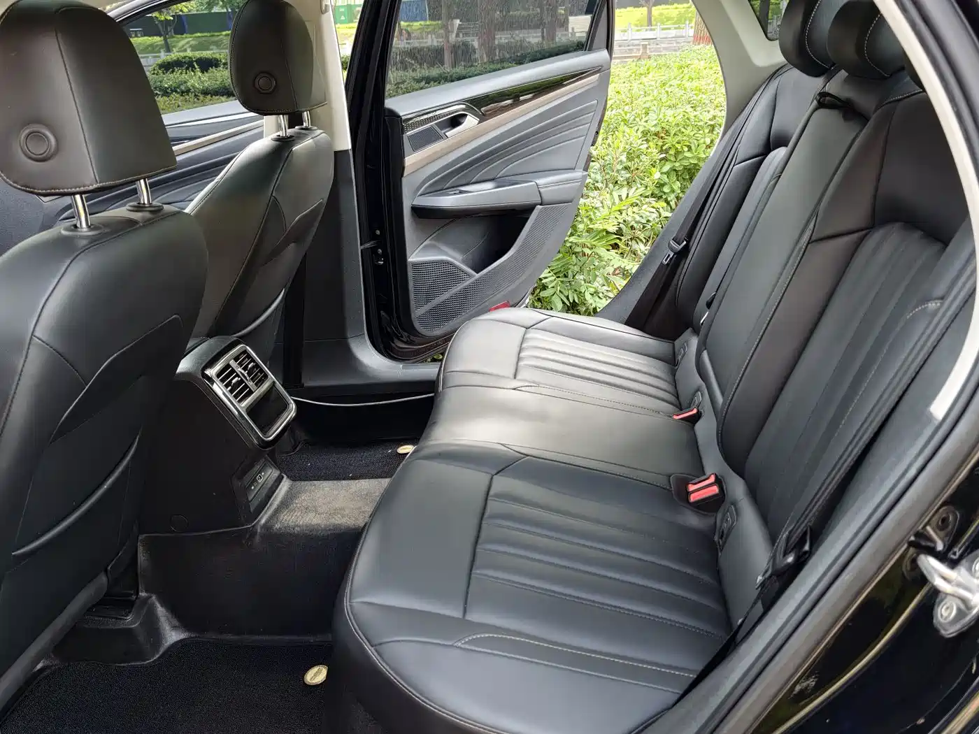 Volkswagen Passat 2020 Facelift 280TSI Business Version China VI фото 11