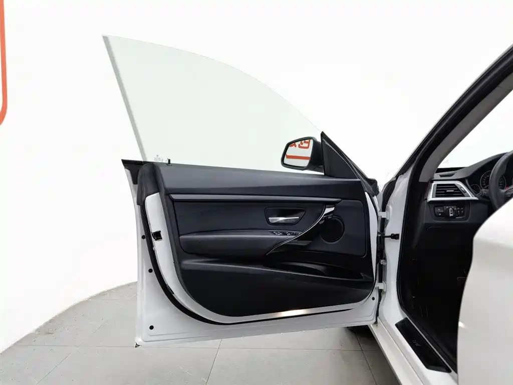 BMW 3 Series GT 2018 320i Fashion фото 8