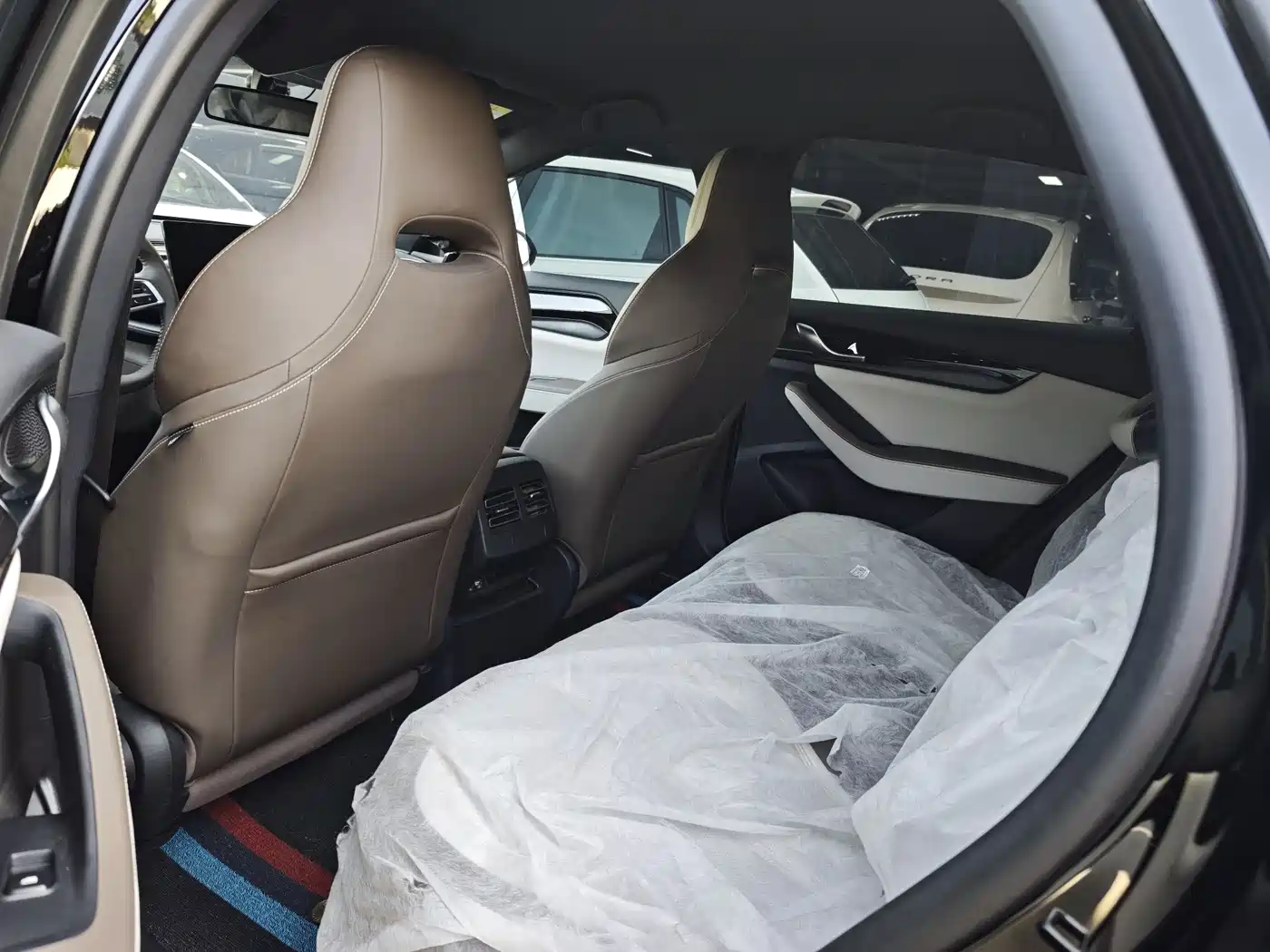 BYD Qin PLUS 2024 Glory Edition DM-i 55KM Surpass фото 10