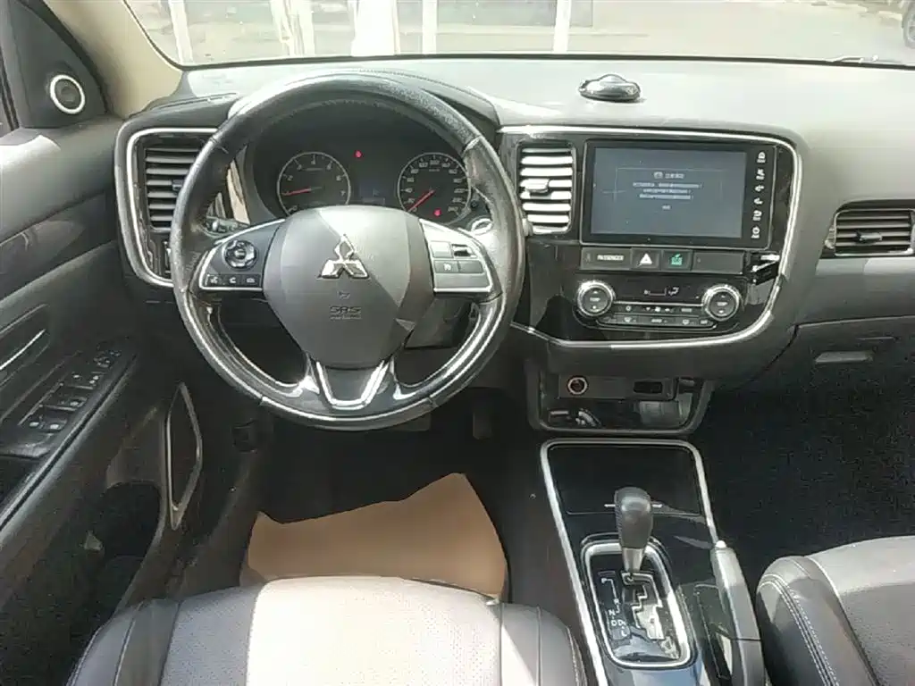 Mitsubishi Outlander 2018 2.0L 2WD Glory Edition 5-seater фото 11