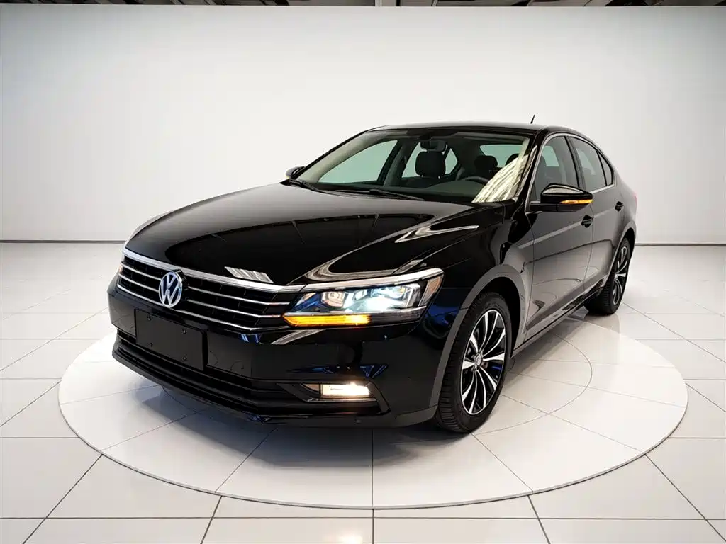 Volkswagen Passat 2017 330TSI DSG Prestige фото 2