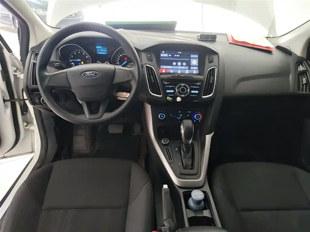 Фото 10 - Ford Focus