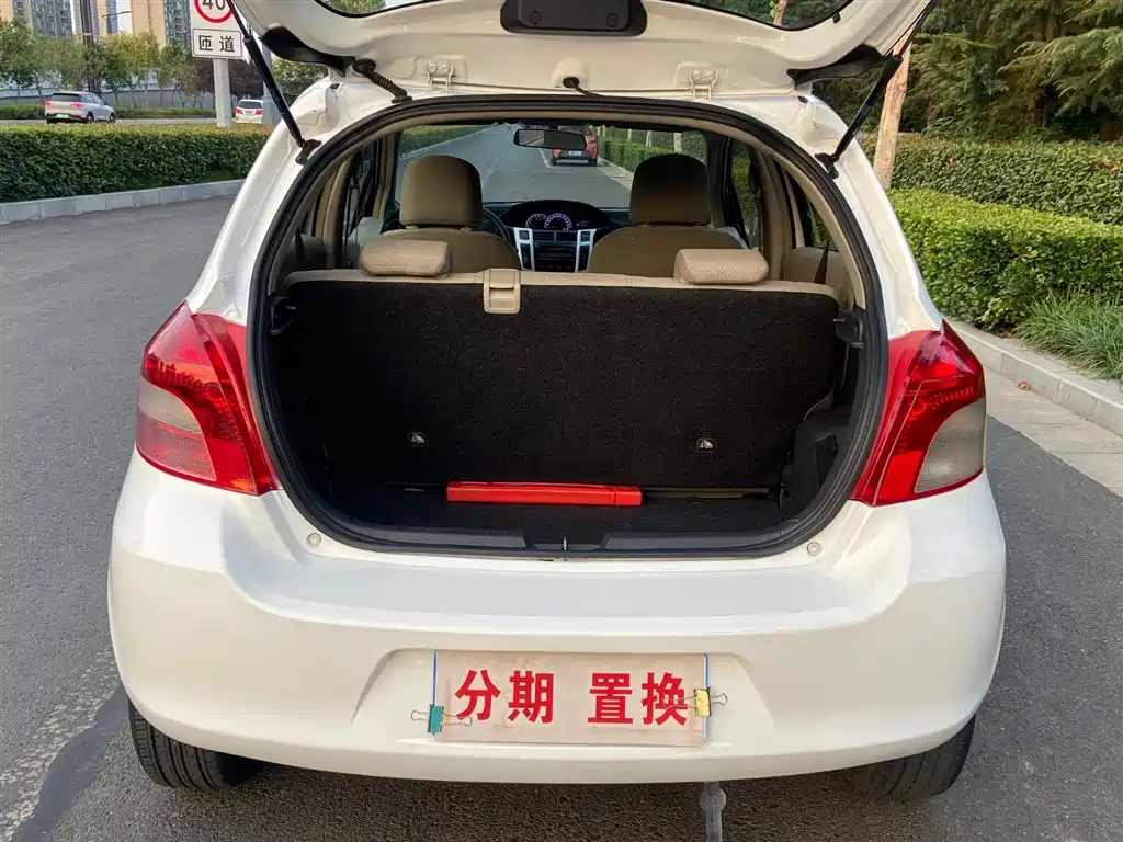 Toyota Yaris 2013 2011 1.6E Auto Charm Edition