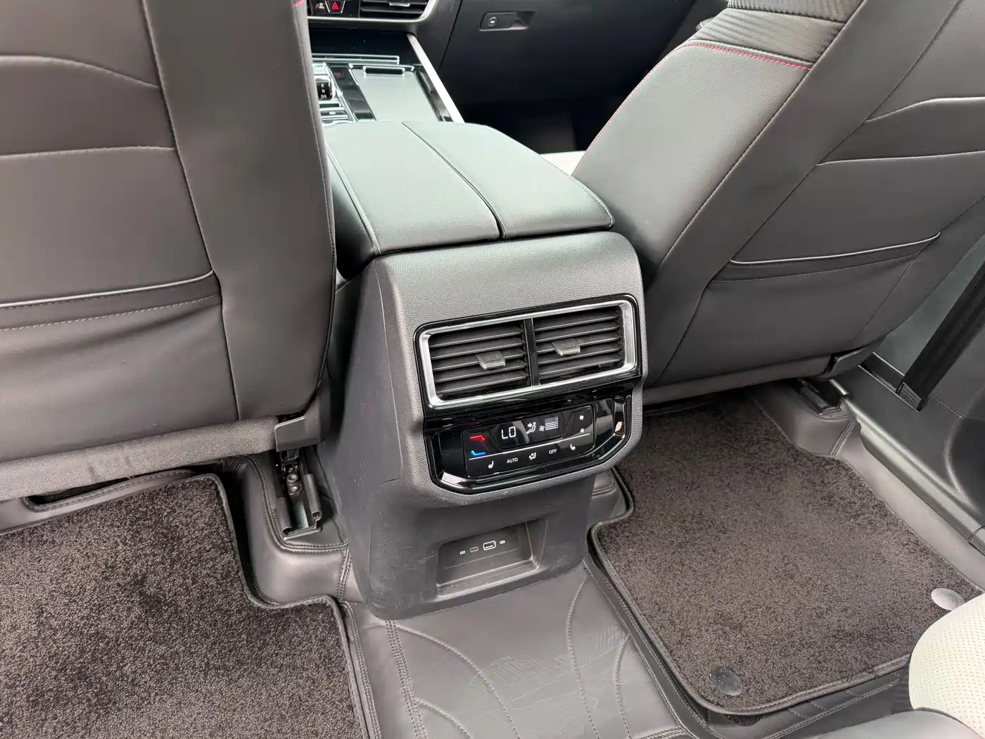 Volkswagen Teramont 2023 Teramont X Facelift 380TSI 4WD Premium Luxury Edition фото 18
