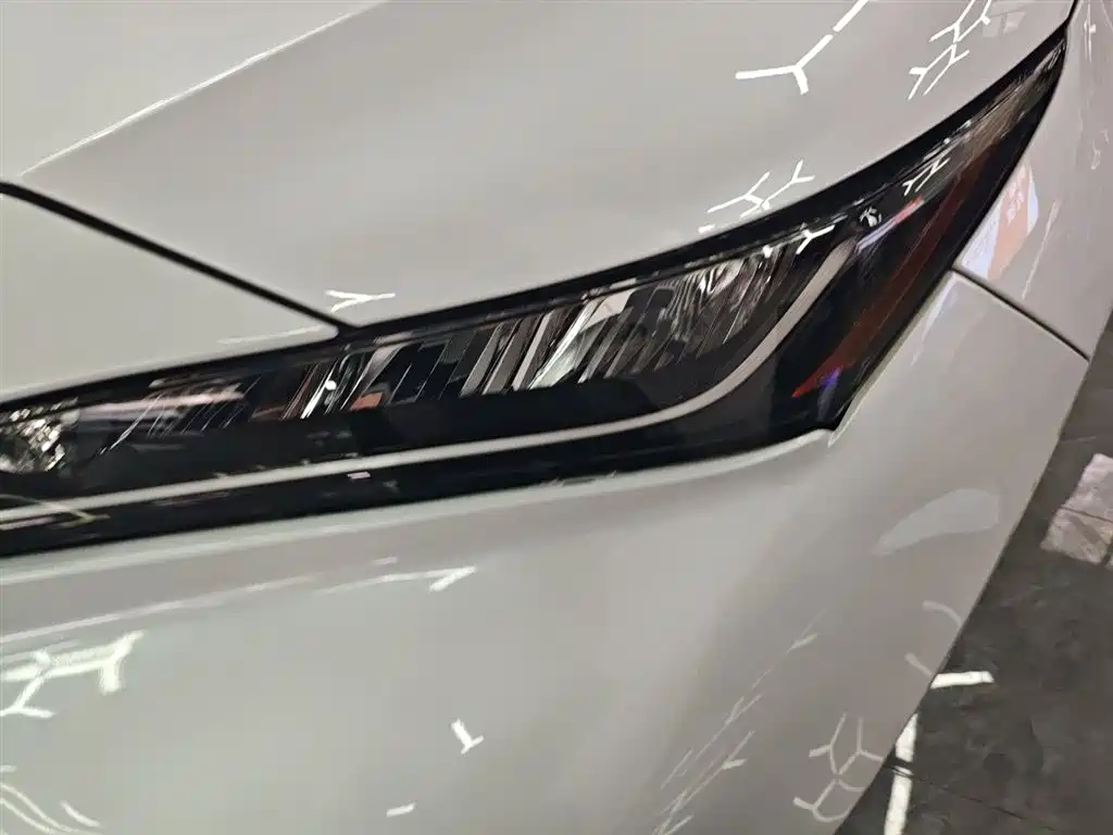 Toyota Venza 2023 2.0L CVT FWD Luxury фото 24