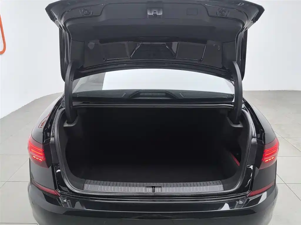 Volkswagen Passat 2021 Model 330TSI Luxury Edition фото 16