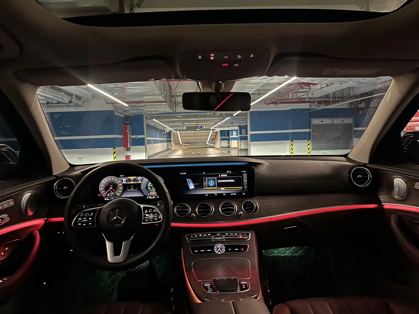 Фото 26 - Mercedes-Benz E-Class