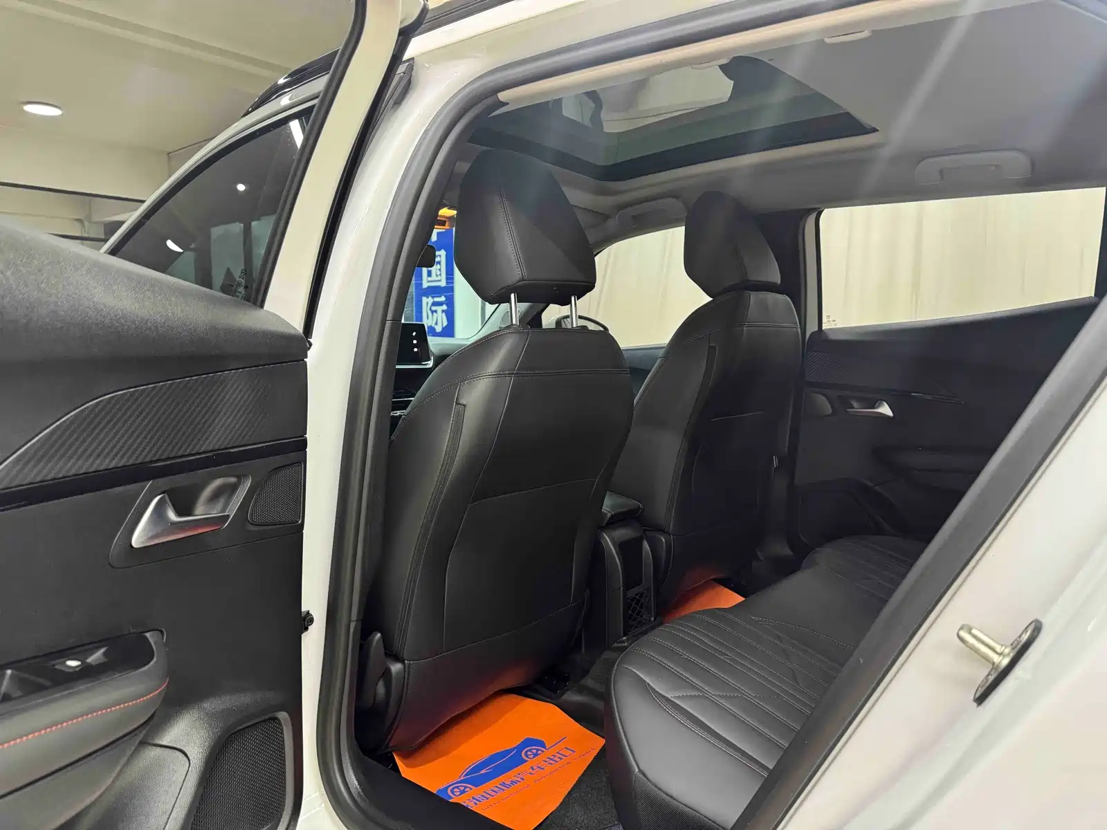 Фото 8 - Peugeot 2008