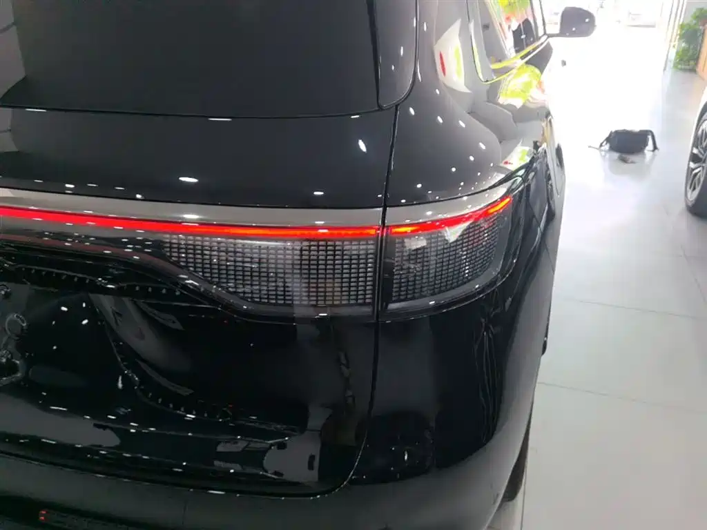 AITO Wenjie AITO M8 2025 Model Extended Range Ultra Edition 53.4kWh 5-Seater фото 8