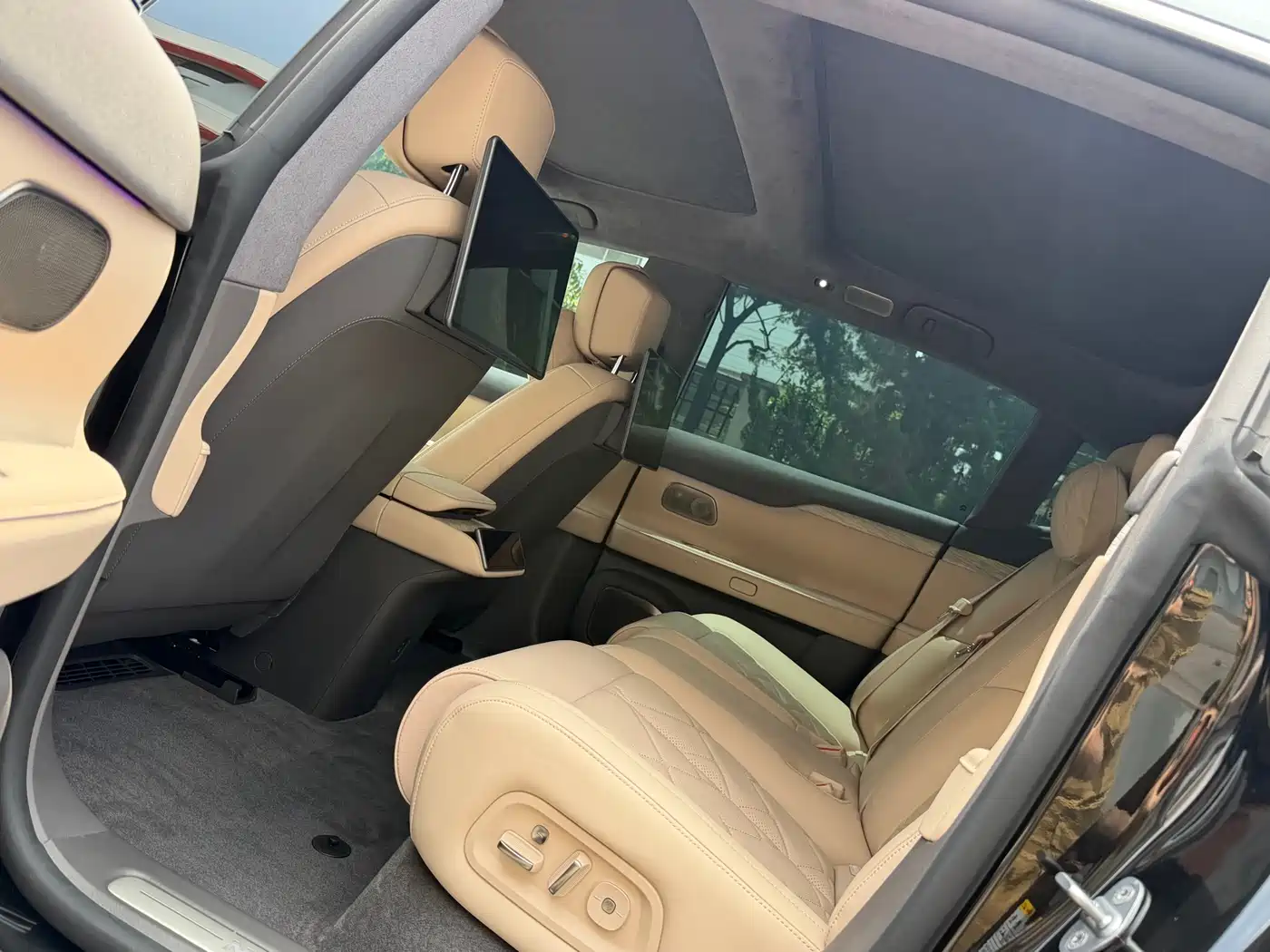 NIO ET7 2024 75kWh Executive Signature Edition фото 18