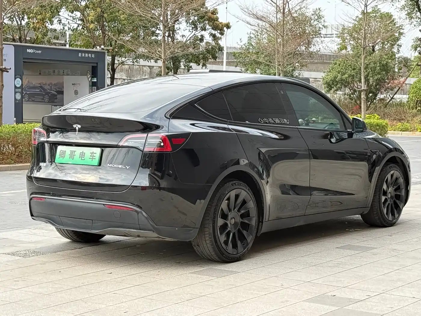 TESLA MODEL Y