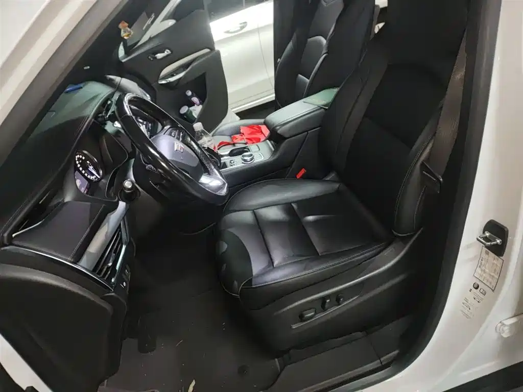 Cadillac XT4 2018 28T FWD Leading Edition фото 8