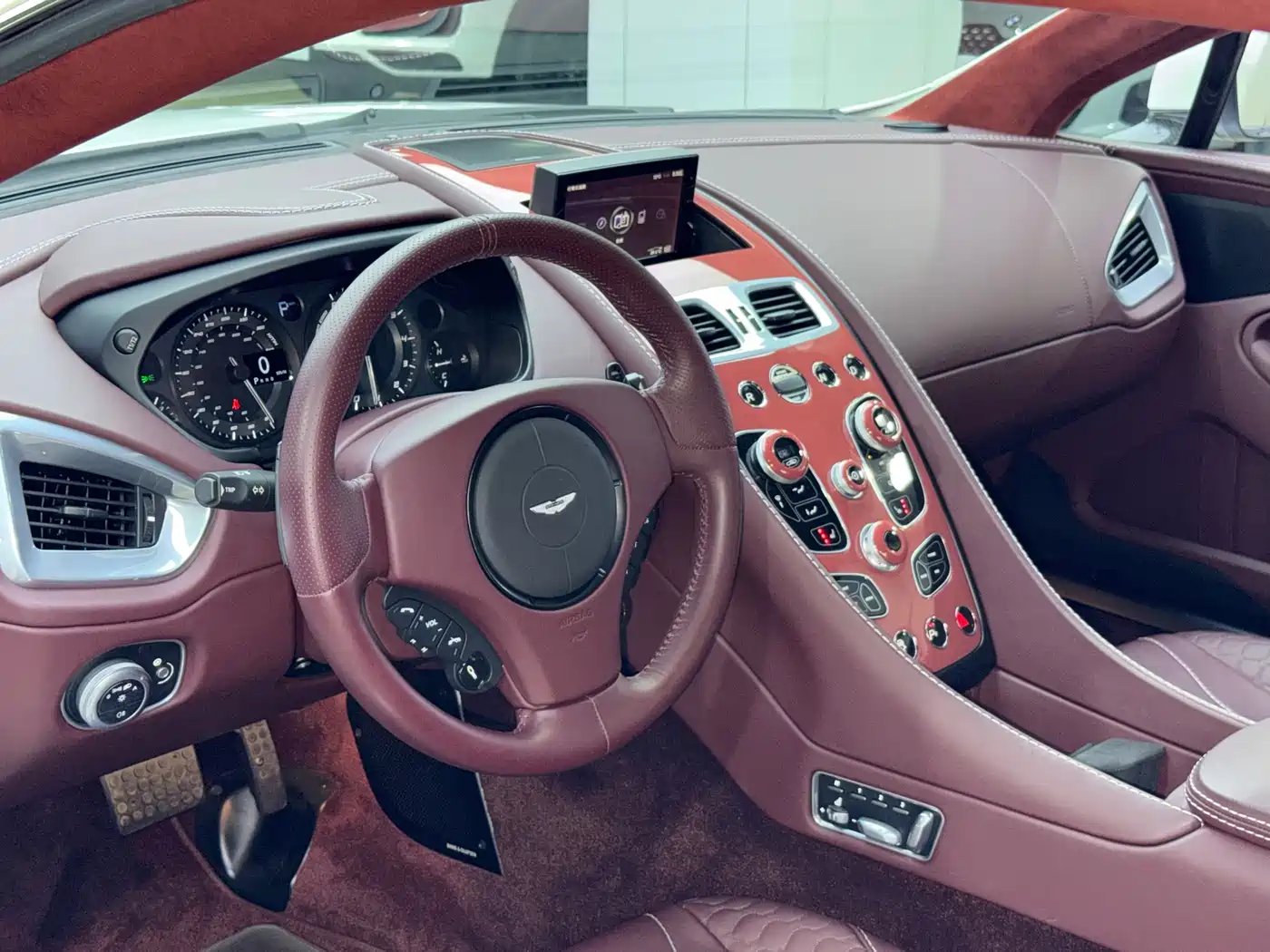 Aston Martin Vanquish 2013 6.0L Standard фото 7