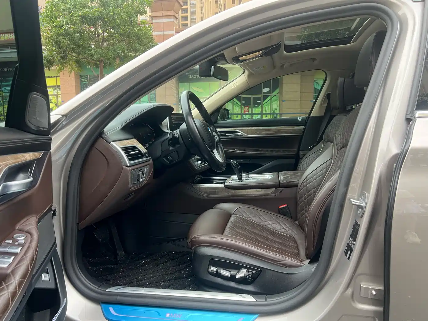 BMW 7 Series 2021 Model 740Li Leading Luxury Package фото 13