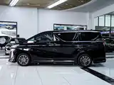 Фото 2 - Toyota Vellfire
