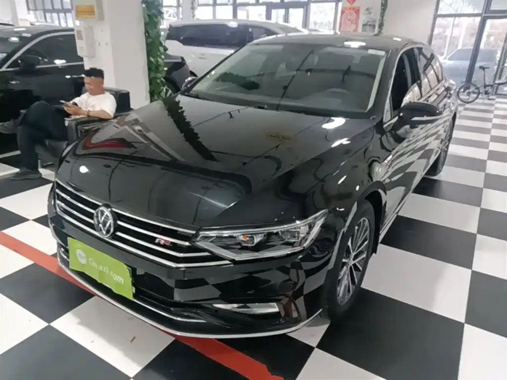 Volkswagen Magotan 2020 330TSI DSG Luxury фото 2