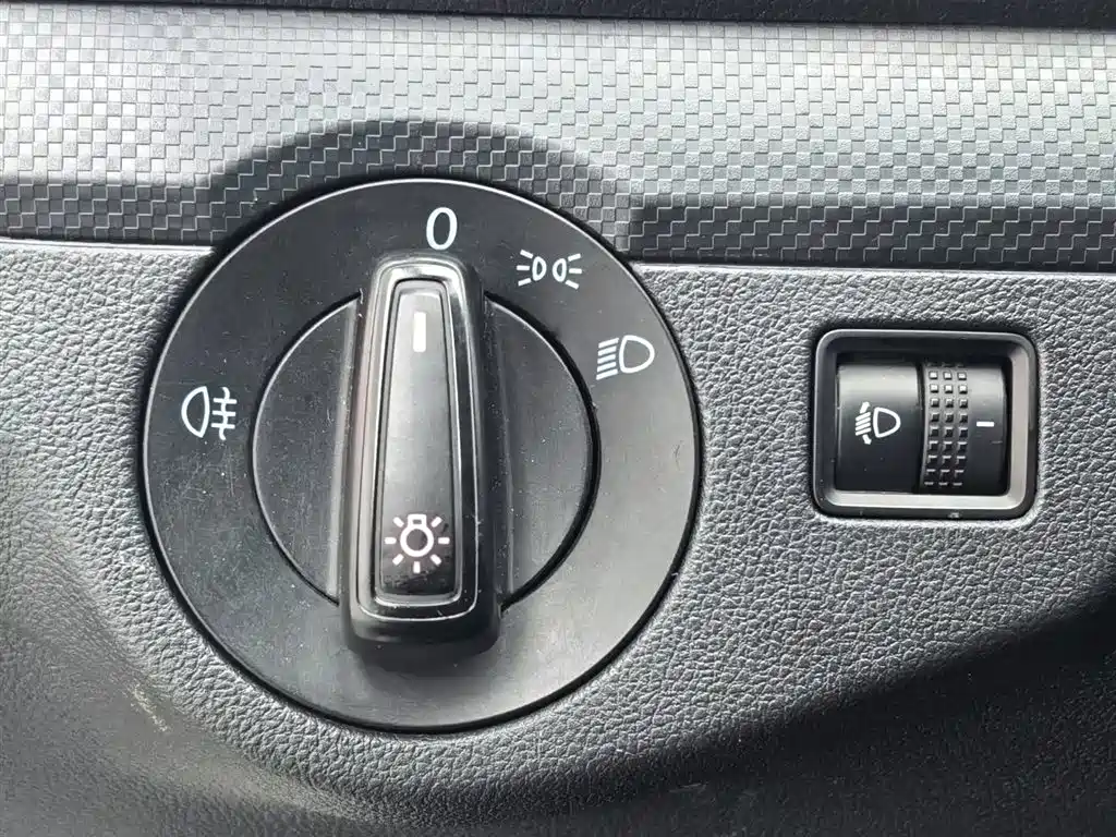 Volkswagen Jetta 2017 1.5L Automatic Fashion фото 21