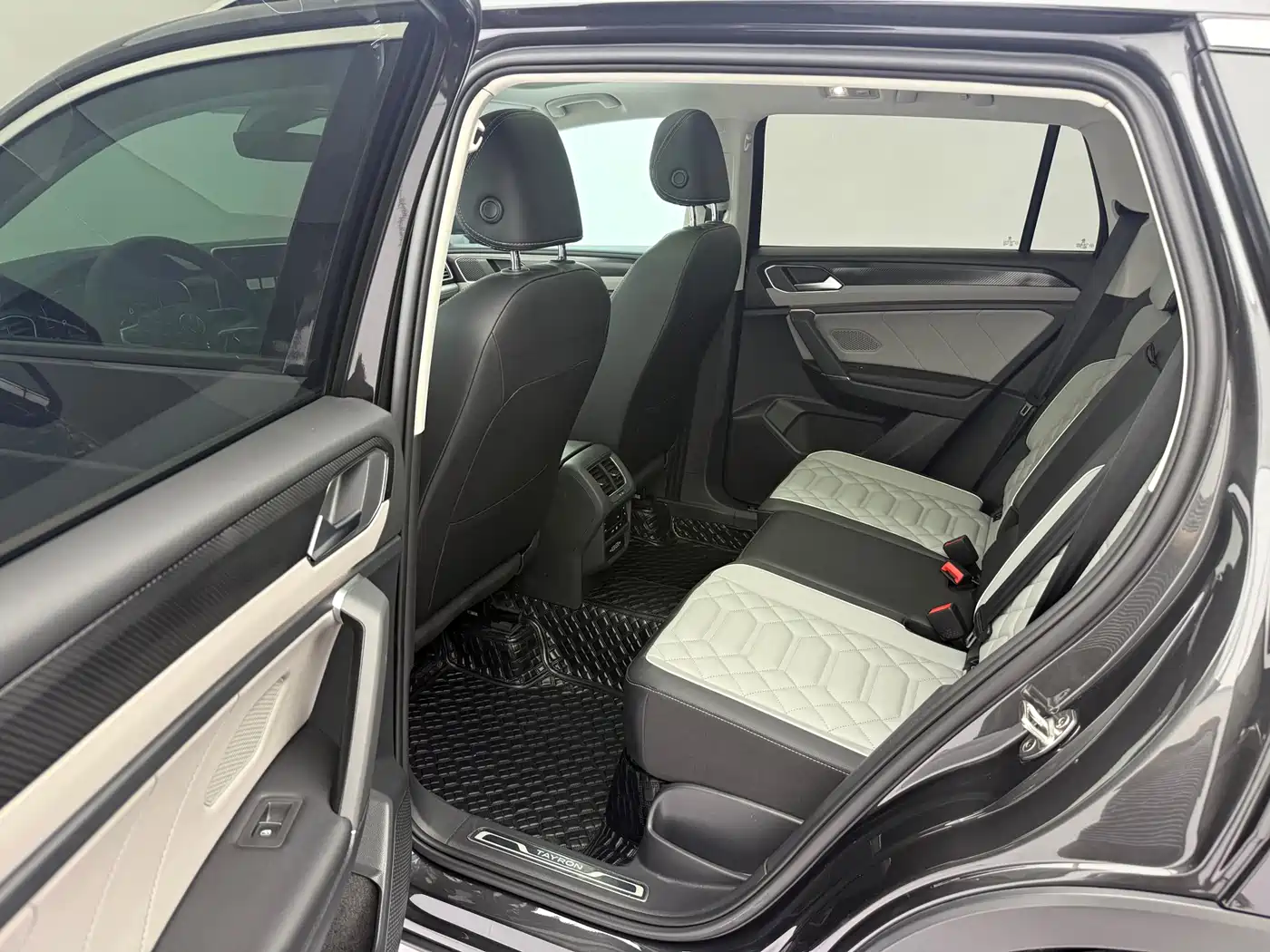 Volkswagen Tayron 2023 280TSI 2WD Luxury Plus Advanced Edition фото 13