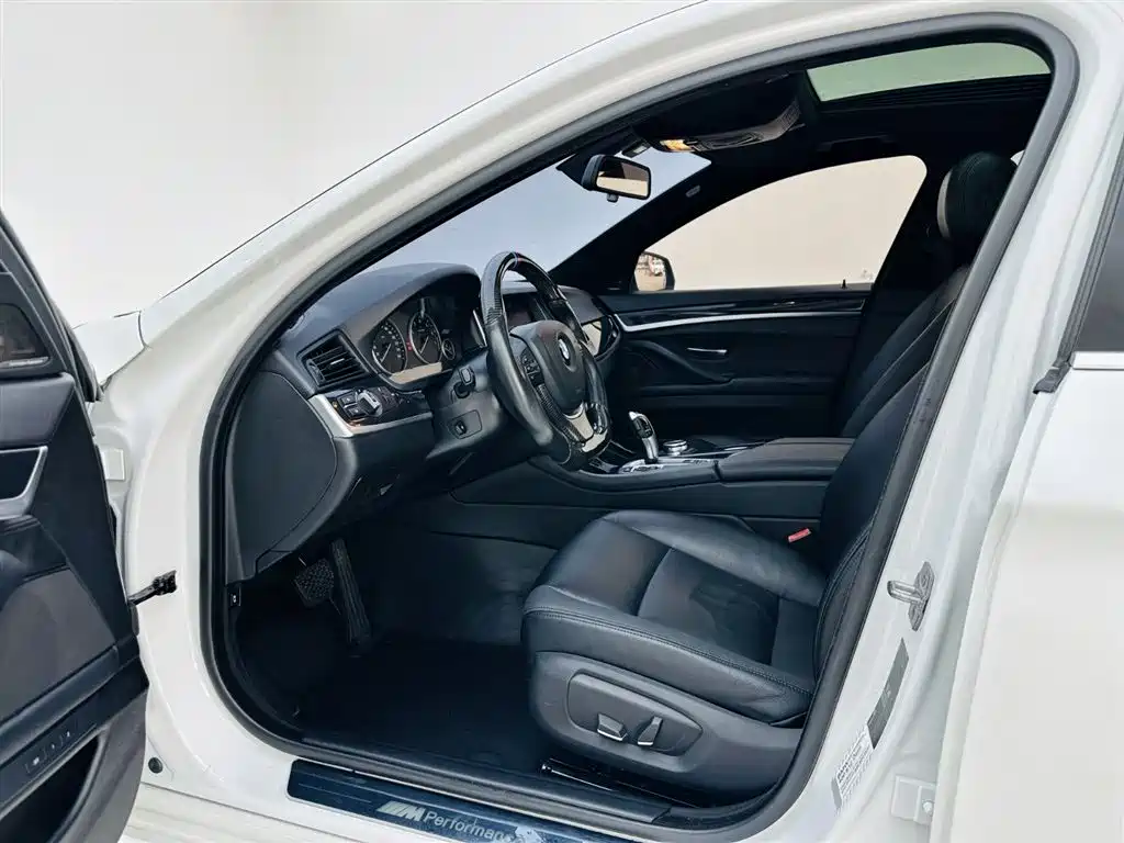 BMW 5 Series 2017 520Li Classic Edition фото 13