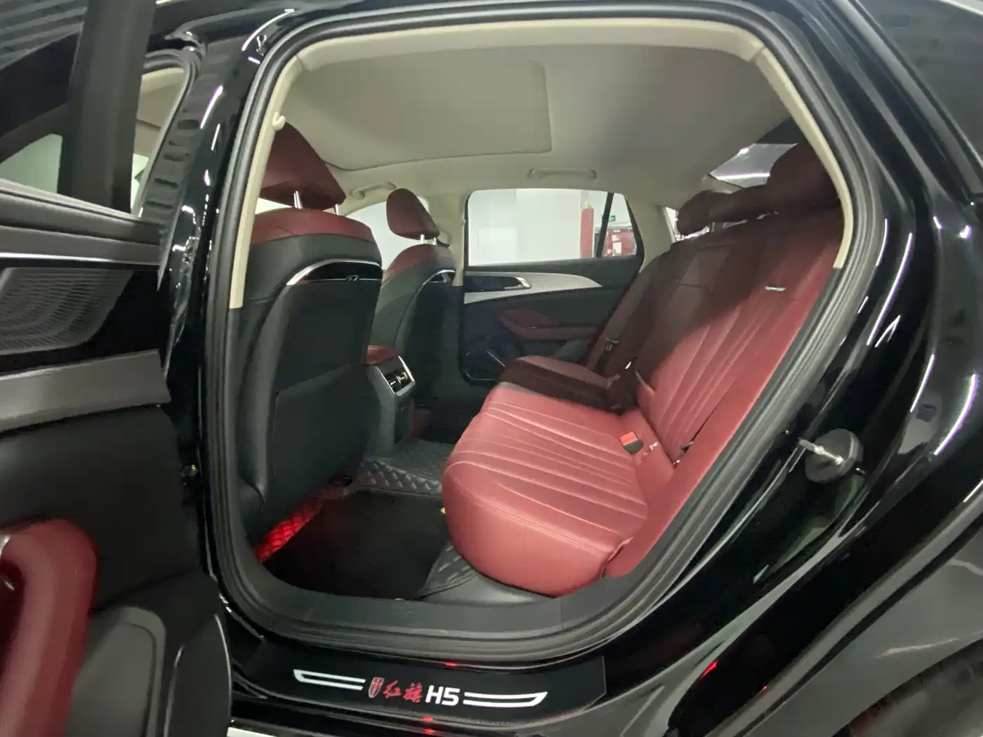 Hongqi H5 2024 1.5T DCT Smart Connect Flag Rhythm Edition фото 17
