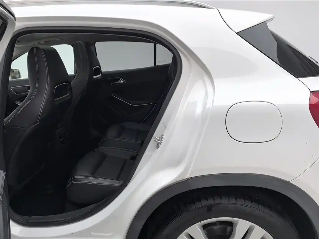 Mercedes-Benz GLA 2016 GLA 200 Dynamic фото 15