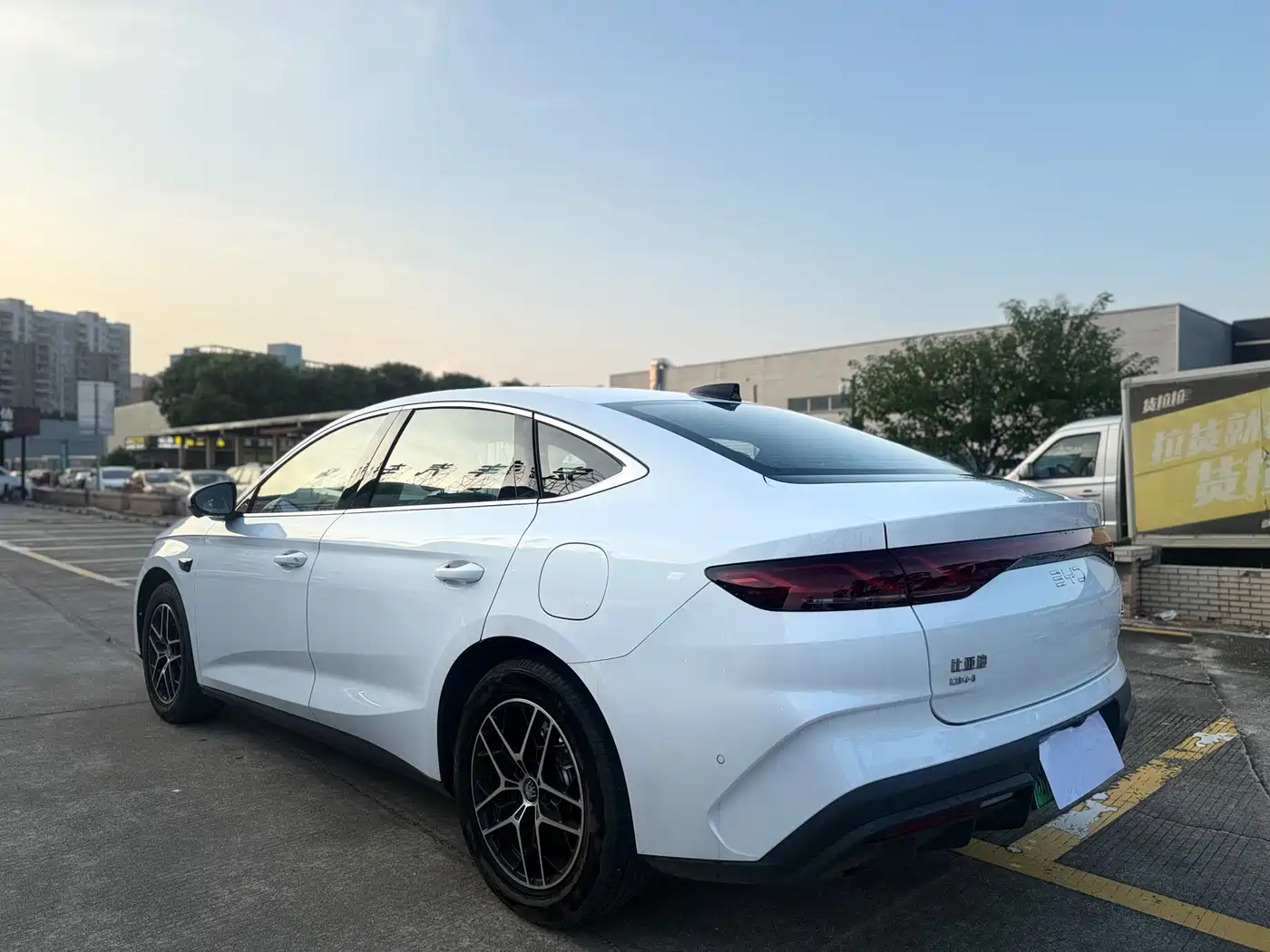 BYD Qin L 2026 2026 Model DM-i 210KM Superior Edition