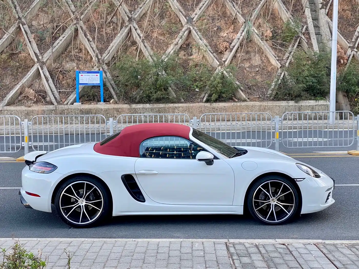 Porsche 718 2018 Boxster 2.0T фото 6